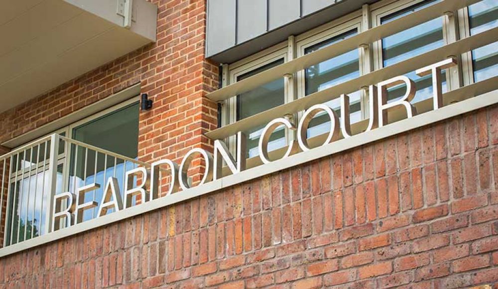 Reardon Court signage view